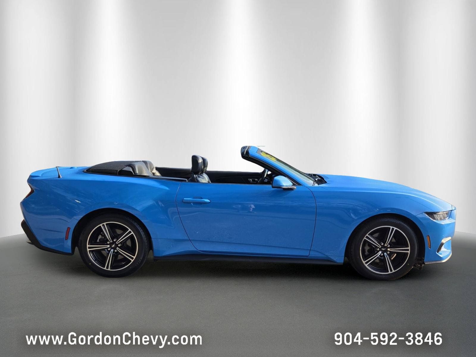 Used 2025 Ford Mustang Premium RWD image 7
