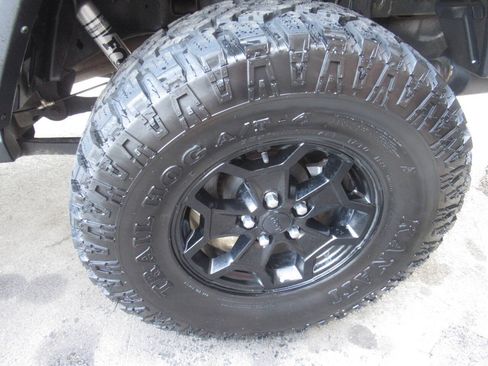 Used 2021 Jeep Gladiator Sport AWD/4WD image 15