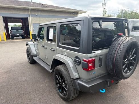 Used 2023 Jeep Wrangler Unlimited Sahara w/ Cold Weather Group AWD/4WD image 6