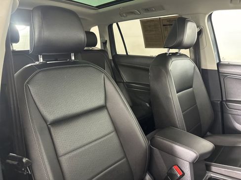 Used 2021 Volkswagen Tiguan SE image 27