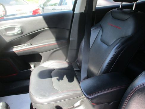 Used 2018 Jeep Compass Trailhawk w/ Leather Interior Group AWD/4WD image 14