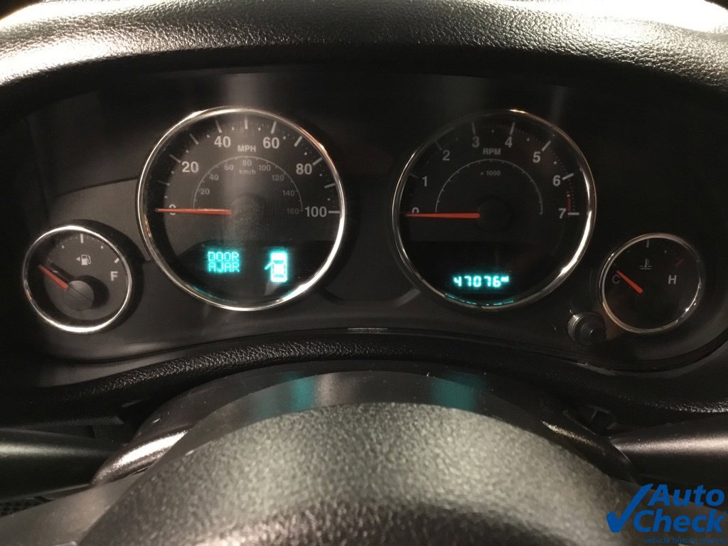Used 2015 Jeep Wrangler Sahara w/ Connectivity Group AWD/4WD image 39