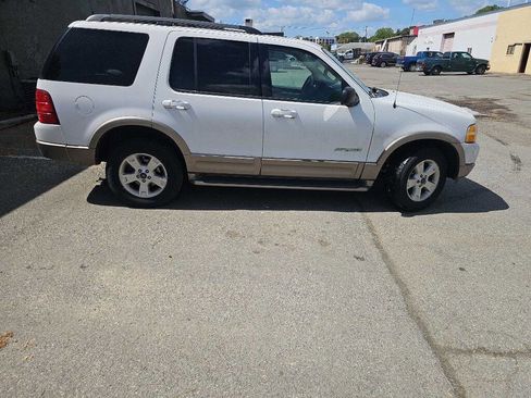 Used 2004 Ford Explorer Eddie Bauer image 2