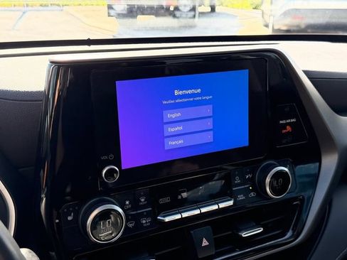 Used 2023 Toyota Highlander XLE FWD image 25