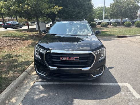 Used 2023 GMC Terrain SLE w/ Driver Convenience Package FWD image 3