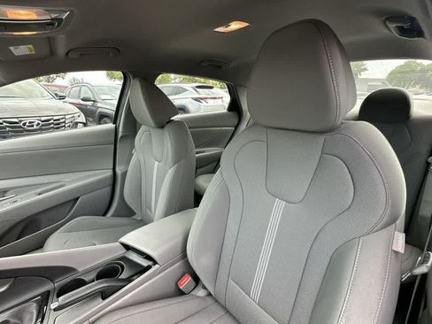 Used 2023 Hyundai Elantra SE FWD image 21