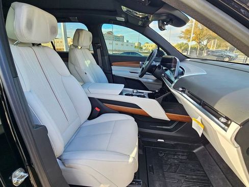 New 2026 Cadillac Vistiq Sport w/ LPO, Floor Liner Package image 27