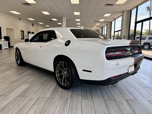 Used 2016 Dodge Challenger SRT RWD image 7