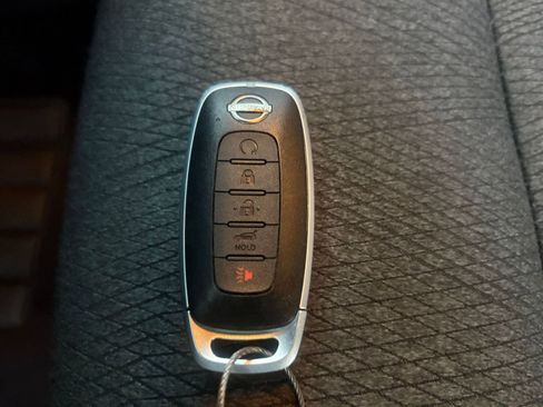 Used 2025 Nissan Rogue SV image 21