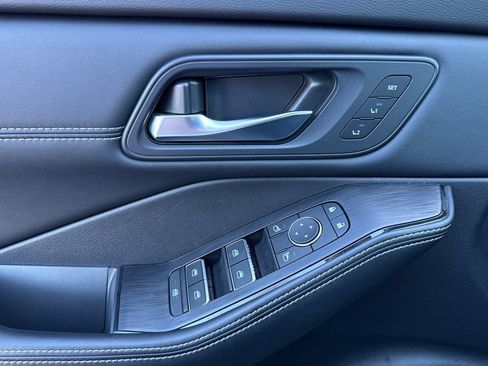 Certified 2025 Nissan Rogue SL w/ SL Premium Package image 11