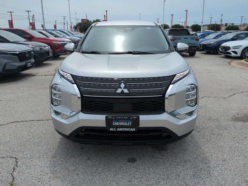 Used 2023 Mitsubishi Outlander SE FWD image 3