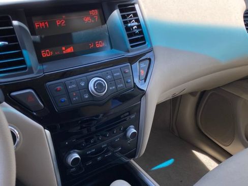 Used 2015 Nissan Pathfinder S FWD image 21