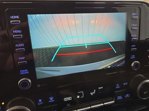 Used 2022 Toyota Highlander XLE image 24