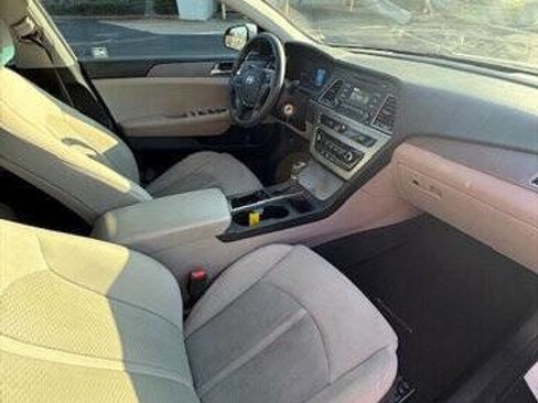 Used 2017 Hyundai Sonata SE image 7