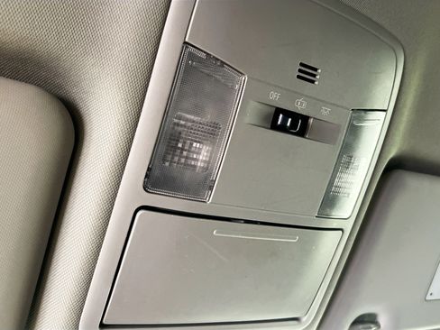 Used 2018 Toyota RAV4 LE image 19