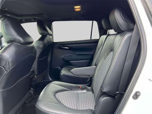 Certified 2025 Toyota Highlander XSE image 16