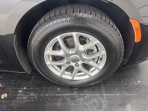 Used 2022 Chrysler Pacifica Touring-L image 19