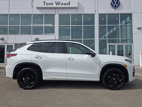 Certified 2025 Volkswagen Tiguan SE R-Line AWD/4WD image 2