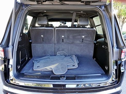 Used 2023 Jeep Wagoneer 2WD image 13