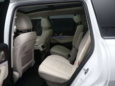 Used 2023 Mercedes-Benz GLS 450 4MATIC image 26