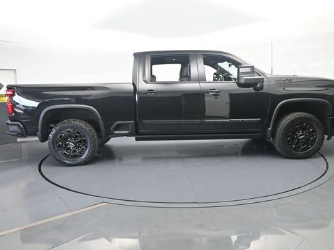Used 2024 Chevrolet Silverado 2500 High Country w/ Midnight Edition AWD/4WD image 7
