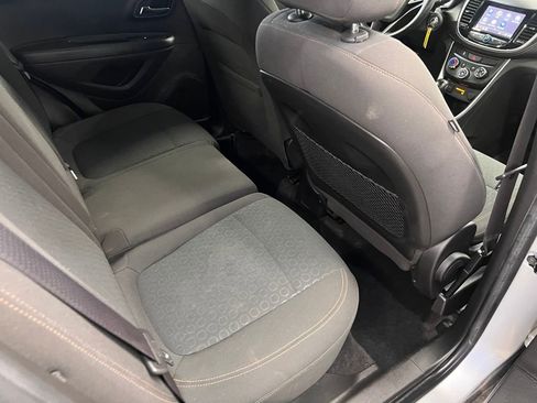 Used 2018 Chevrolet Trax LS image 33