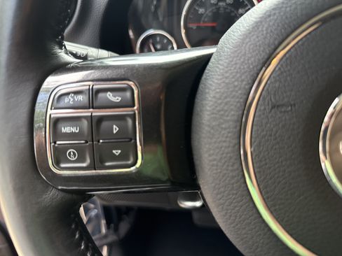 Used 2017 Jeep Wrangler Unlimited Rubicon AWD/4WD image 25