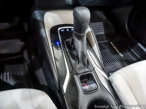 Used 2020 Toyota Corolla LE FWD image 22