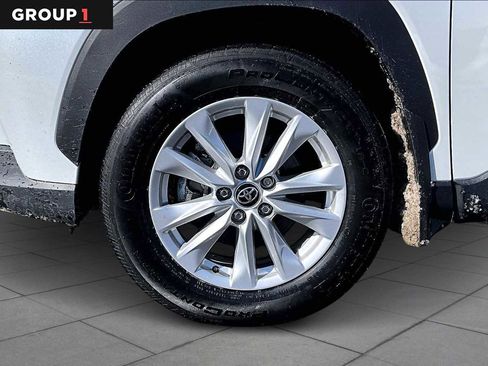 Used 2023 Toyota Corolla Cross LE w/ Moonroof Package image 11