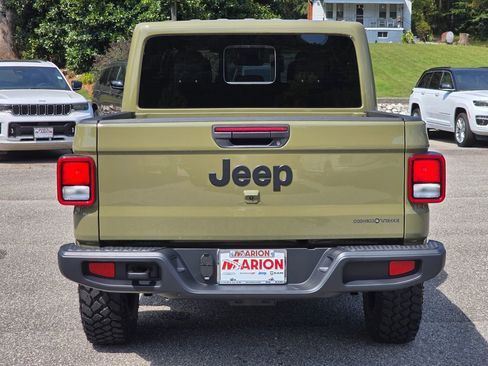 New 2025 Jeep Gladiator Sport image 17