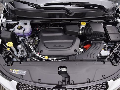 New 2026 Chrysler Pacifica Limited w/ S Appearance Package image 12