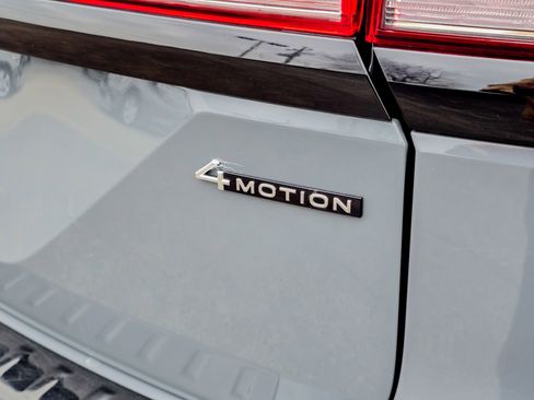 Used 2024 Volkswagen Atlas Peak Edition SE image 22