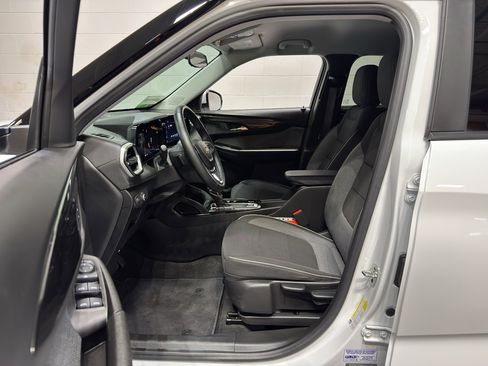 Used 2024 Chevrolet TrailBlazer LT w/ LT Cold Weather Package image 13