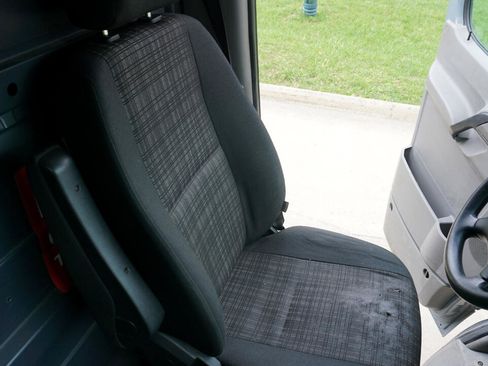 Used 2016 Mercedes-Benz Sprinter 2500 image 24