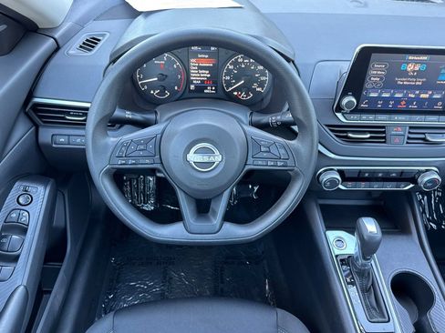 Used 2025 Nissan Altima 2.5 S image 14