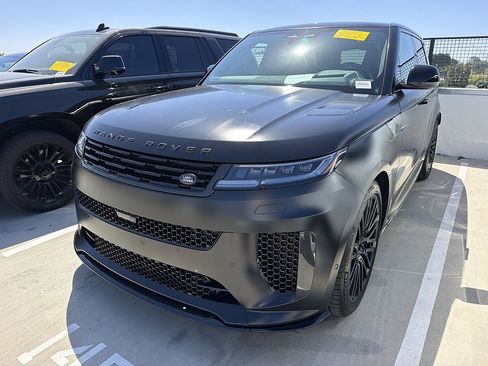 Used 2024 Land Rover Range Rover Sport AWD/4WD image 2