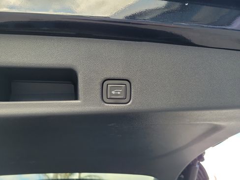 Used 2025 Buick Enclave Sport Touring w/ Power Package image 18