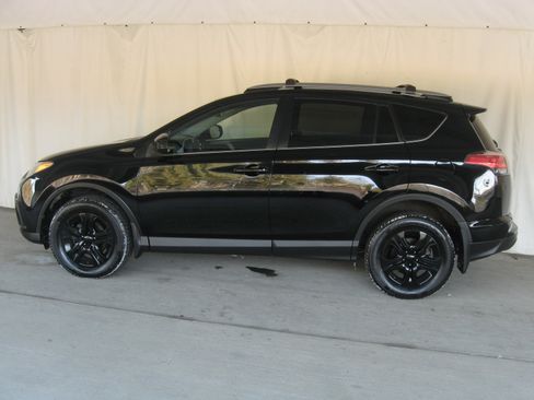 Used 2017 Toyota RAV4 LE image 22