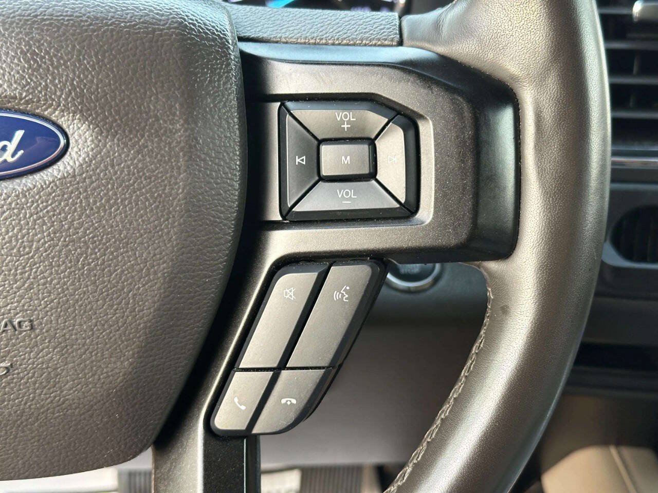 Used 2019 Ford Expedition Limited w/ Equipment Group 301A AWD/4WD image 35