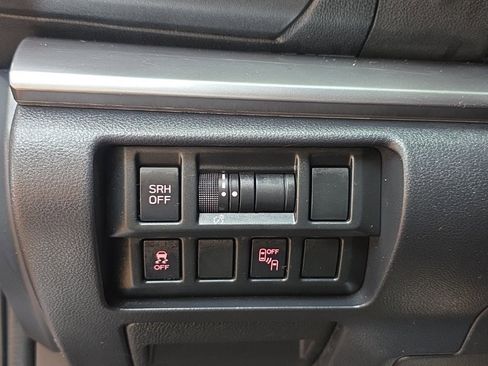 Used 2018 Subaru Crosstrek 2.0i Limited image 29