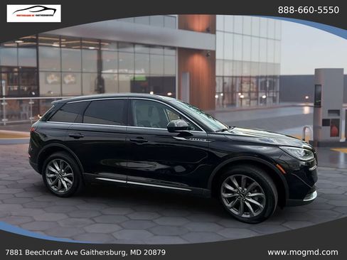 Used 2022 Lincoln Corsair AWD w/ Premium Package image 3