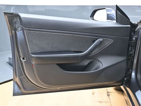 Used 2018 Tesla Model 3 Mid Range image 39