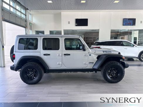 Used 2024 Jeep Wrangler Unlimited AWD/4WD image 26