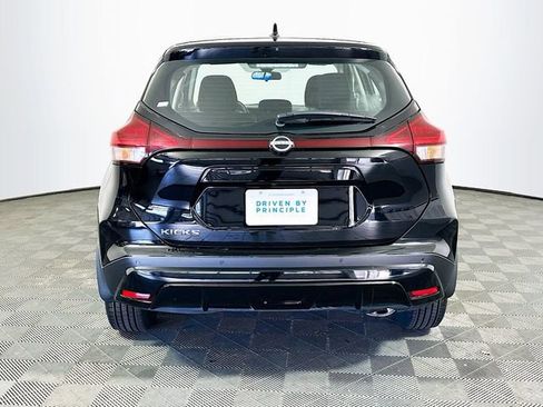 Used 2023 Nissan Kicks S image 7