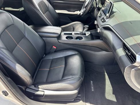 Certified 2021 Nissan Altima 2.5 SR FWD image 13