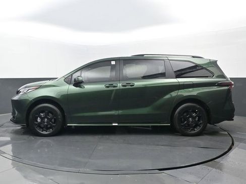 Used 2026 Toyota Sienna XLE Woodland Edition AWD/4WD image 23