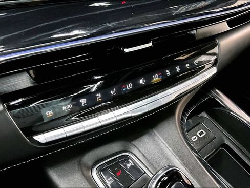 Used 2023 Cadillac Escalade ESV V AWD/4WD image 15