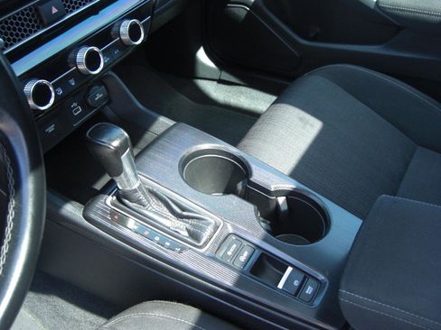 Used 2022 Honda Civic EX image 9