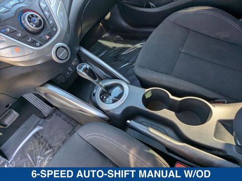 Used 2016 Hyundai Veloster image 18