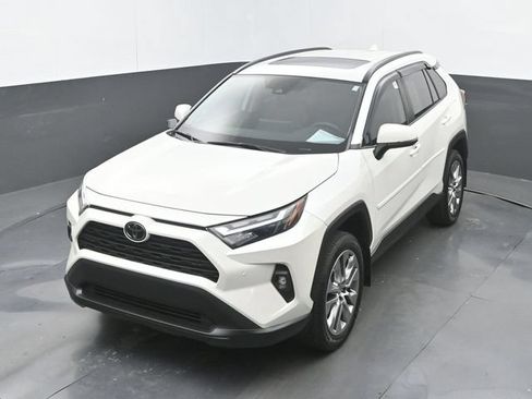 Used 2022 Toyota RAV4 XLE Premium AWD/4WD image 32